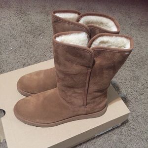 UGG Boots, Michelle w/CHE